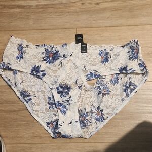 Floral Lace Women's Briefs - Blue and White